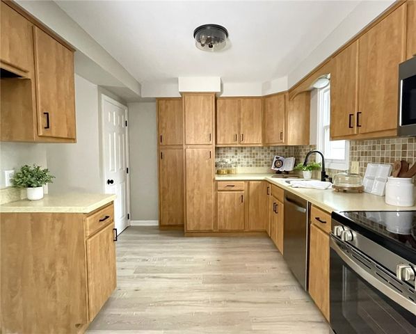 62 Hidden Valley Road, Gates, NY 14624