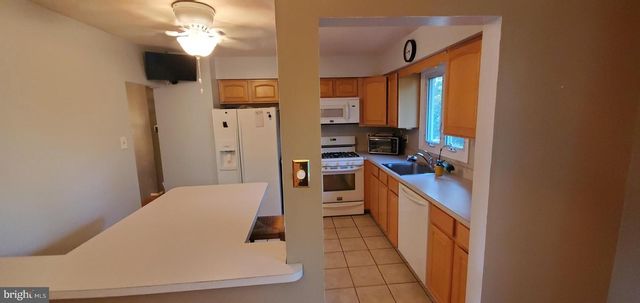 5 CRIDER AVE, Moorestown, NJ 08057