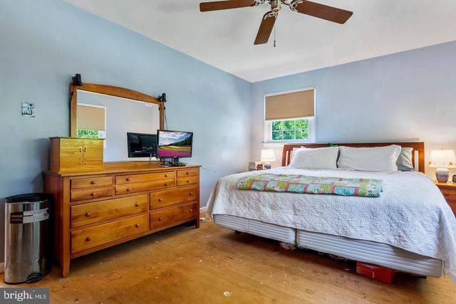 5 CRIDER AVE, Moorestown, NJ 08057