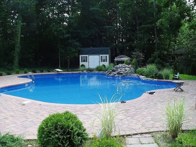 193 Pidgeon Hill Road, Huntington Station, NY 11746