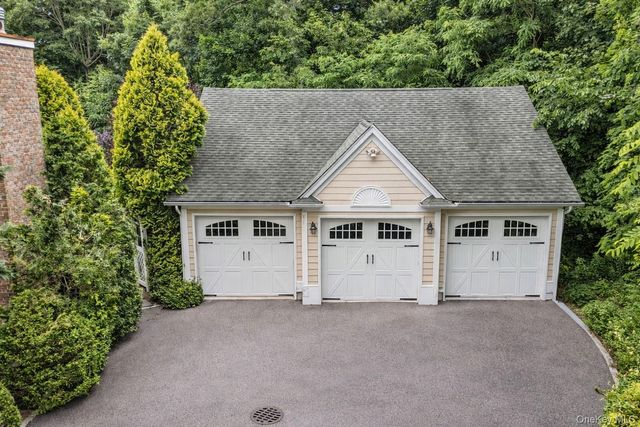193 Pidgeon Hill Road, Huntington Station, NY 11746