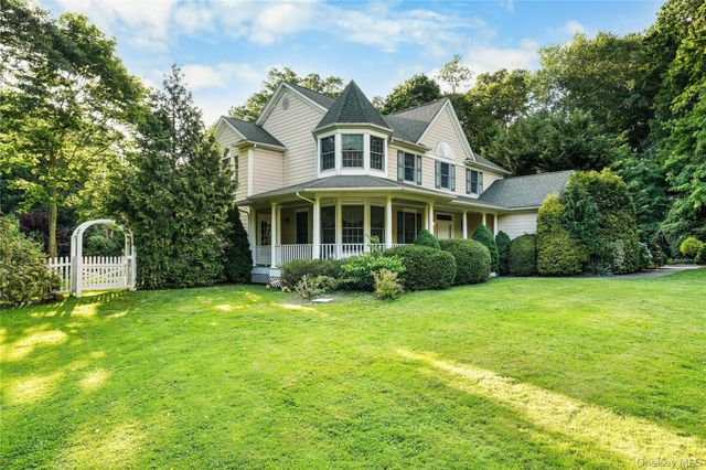 193 Pidgeon Hill Road, Huntington Station, NY 11746