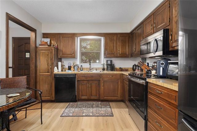 7270 MASTIN Street, Merriam, KS 66203