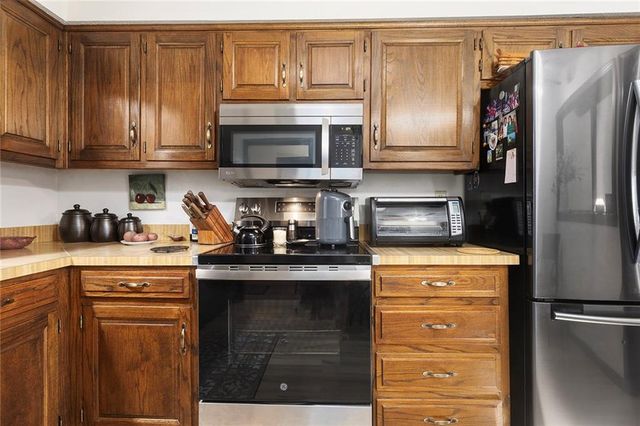 7270 MASTIN Street, Merriam, KS 66203