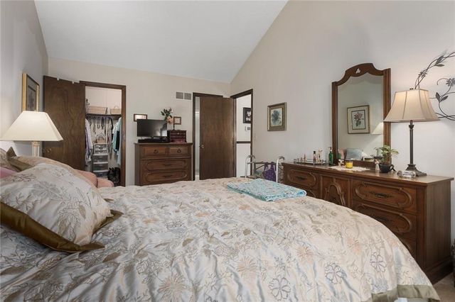 7270 MASTIN Street, Merriam, KS 66203