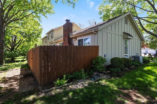 7270 MASTIN Street, Merriam, KS 66203