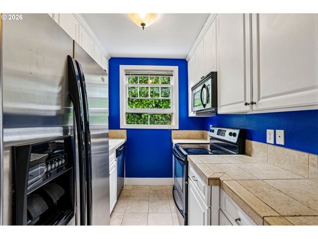2250 Ne FLANDERS St 1, Portland, OR 97232