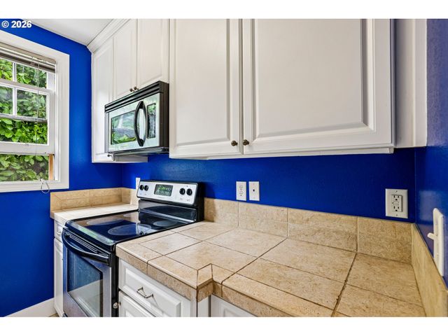 2250 Ne FLANDERS St 1, Portland, OR 97232