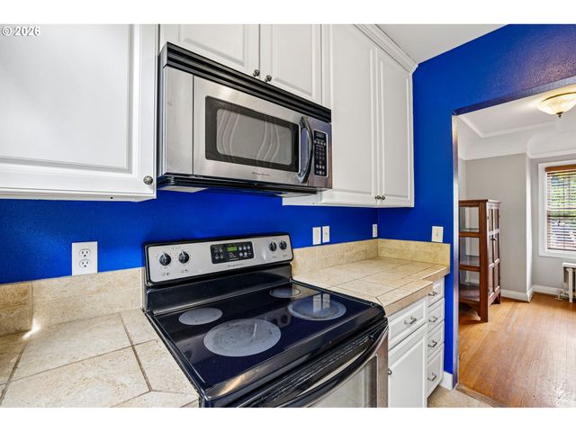 2250 Ne FLANDERS St 1, Portland, OR 97232
