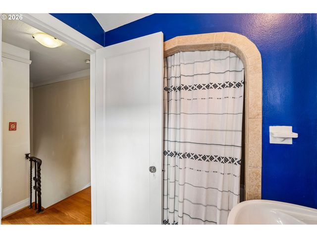 2250 Ne FLANDERS St 1, Portland, OR 97232