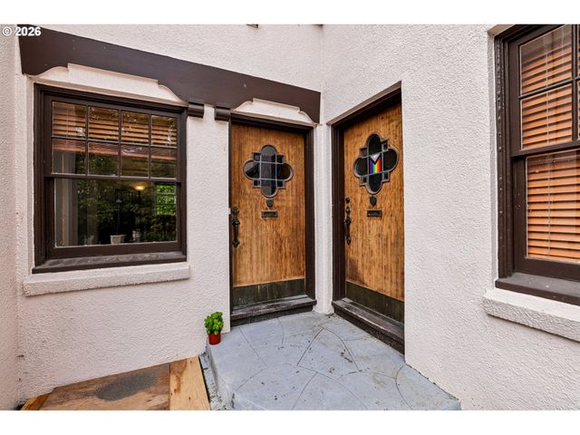 2250 Ne FLANDERS St 1, Portland, OR 97232