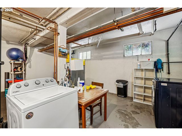 2250 Ne FLANDERS St 1, Portland, OR 97232