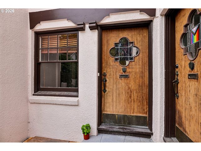 2250 Ne FLANDERS St 1, Portland, OR 97232