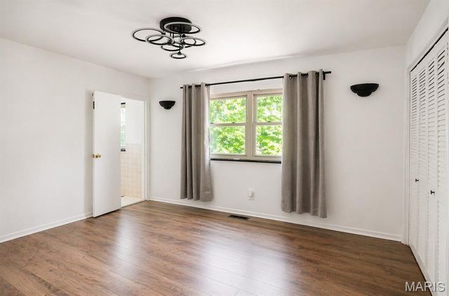 14125 Old Jamestown Road, St Louis, MO 63033