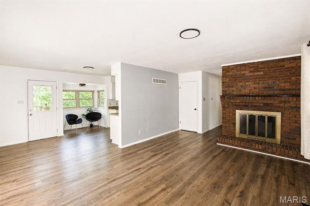 14125 Old Jamestown Road, St Louis, MO 63033