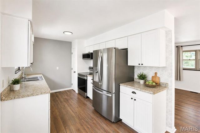 14125 Old Jamestown Road, St Louis, MO 63033