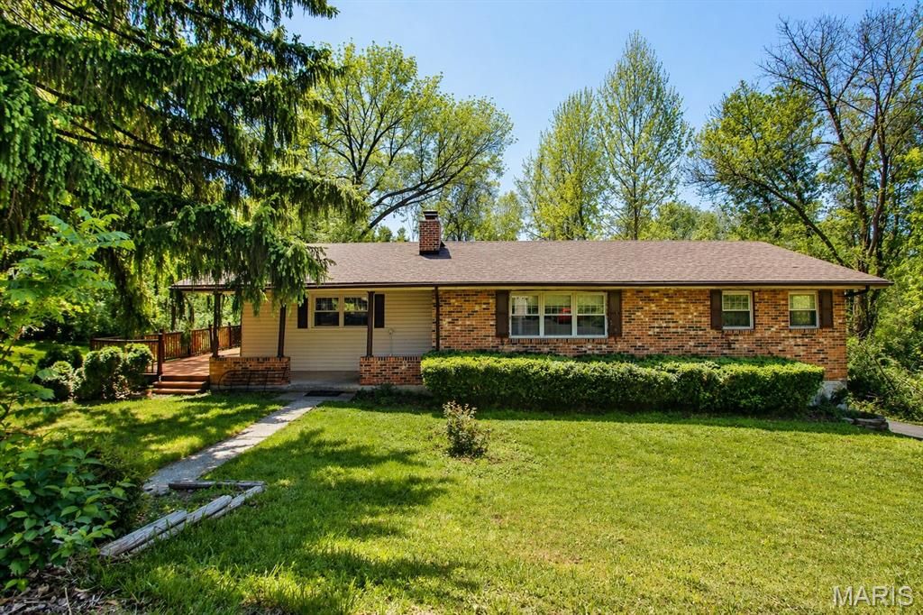 14125 Old Jamestown Road, St Louis, MO 63033