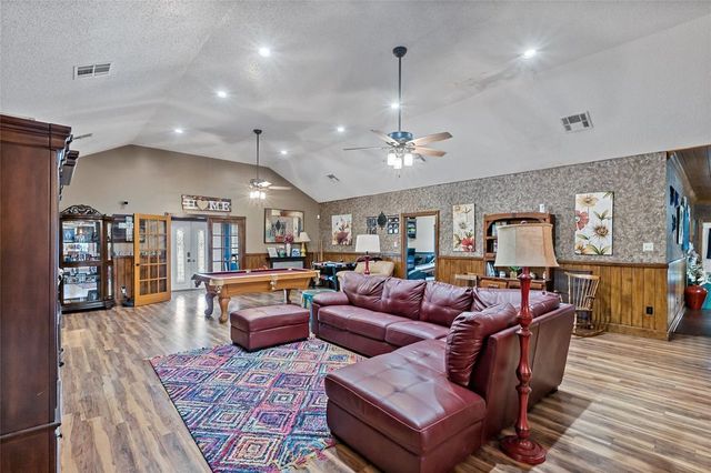 1314 North Tammye Lane, Madisonville, TX 77864