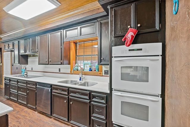 1314 North Tammye Lane, Madisonville, TX 77864