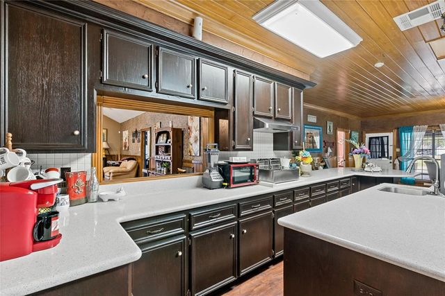 1314 North Tammye Lane, Madisonville, TX 77864