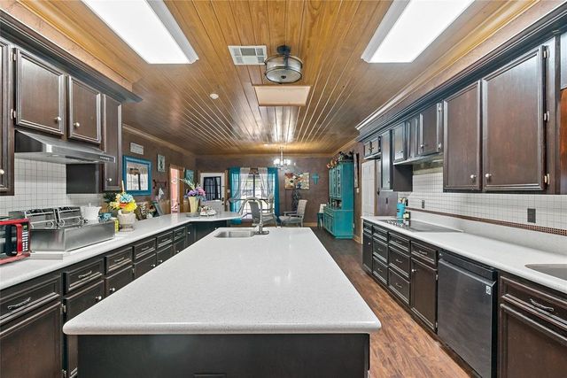 1314 North Tammye Lane, Madisonville, TX 77864