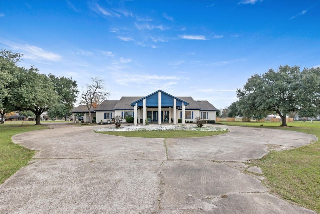 1314 North Tammye Lane, Madisonville, TX 77864