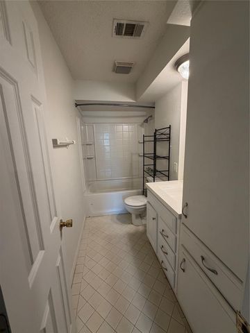 3011 Longwood Lane, Dickinson, TX 77539