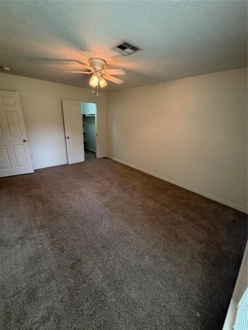 3011 Longwood Lane, Dickinson, TX 77539