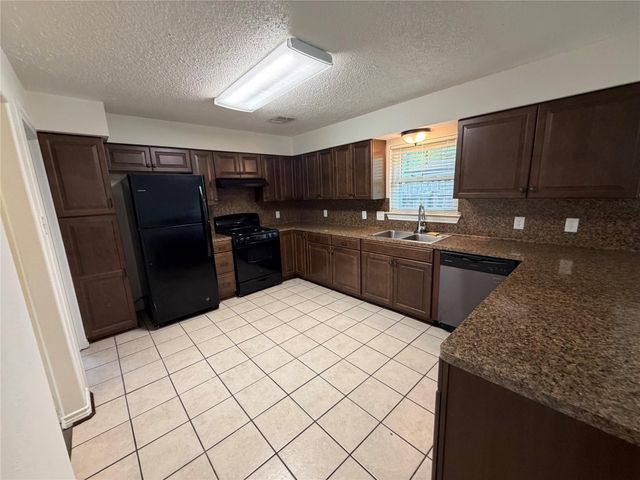 3011 Longwood Lane, Dickinson, TX 77539