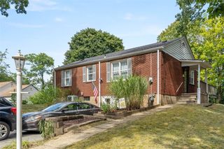 694 Oak St, Moon/crescent Twp, PA 15046