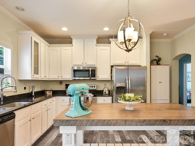241 West Sunset Ridge Drive, Etowah, NC 28729