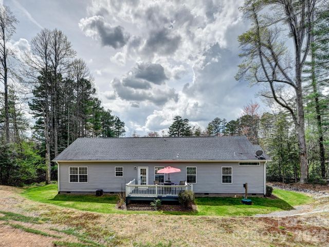 241 West Sunset Ridge Drive, Etowah, NC 28729