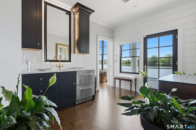 500 River Road, Stratford, CT 06614