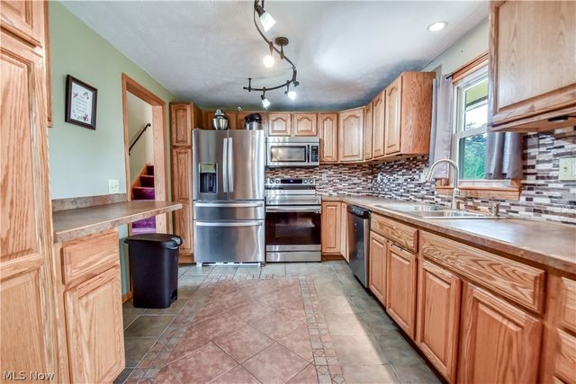 36388 Sunset Drive, Eastlake, OH 44095