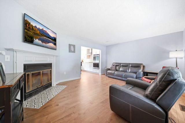 11 Hammar Road, Nashua, NH 03062