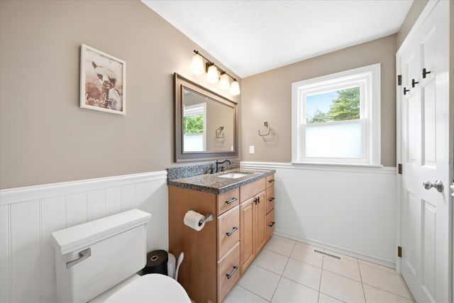 11 Hammar Road, Nashua, NH 03062