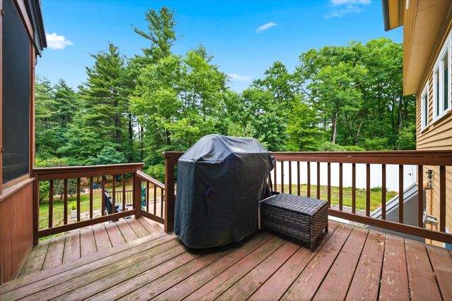 11 Hammar Road, Nashua, NH 03062