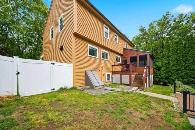 11 Hammar Road, Nashua, NH 03062