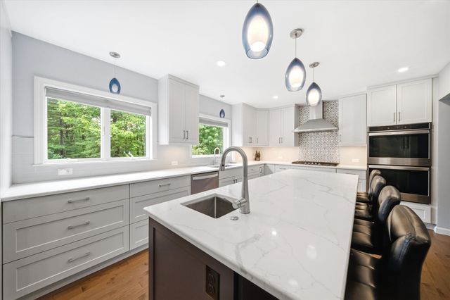 11 Hammar Road, Nashua, NH 03062