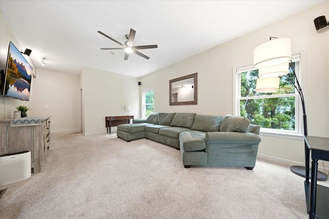 11 Hammar Road, Nashua, NH 03062