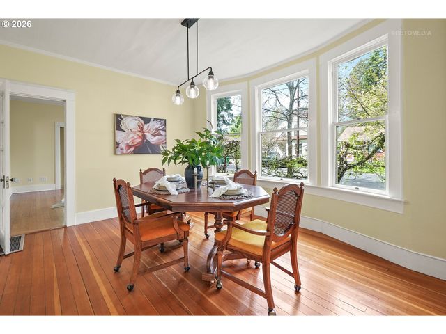 2304 17TH Ave, Forest Grove, OR 97116