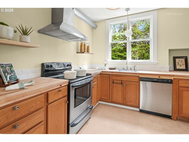 2304 17TH Ave, Forest Grove, OR 97116