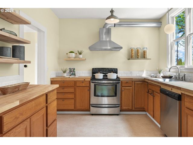 2304 17TH Ave, Forest Grove, OR 97116