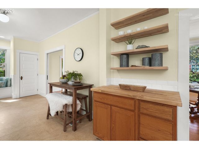 2304 17TH Ave, Forest Grove, OR 97116