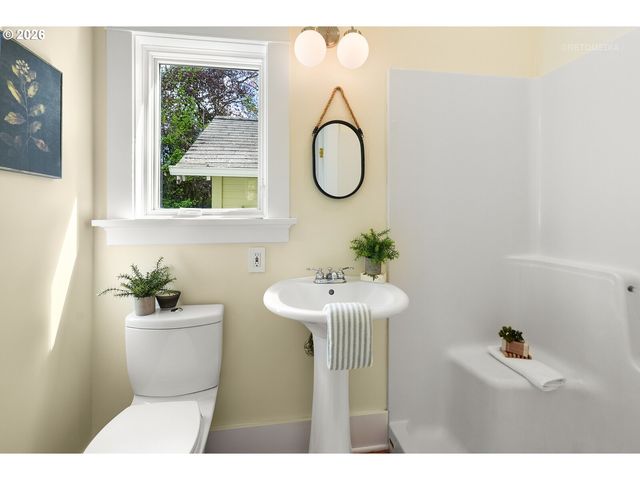 2304 17TH Ave, Forest Grove, OR 97116