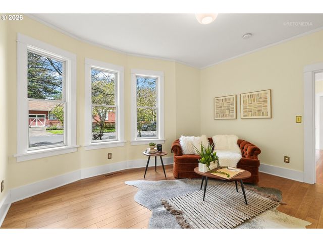 2304 17TH Ave, Forest Grove, OR 97116