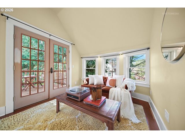 2304 17TH Ave, Forest Grove, OR 97116