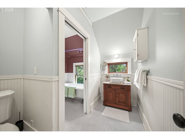 2304 17TH Ave, Forest Grove, OR 97116