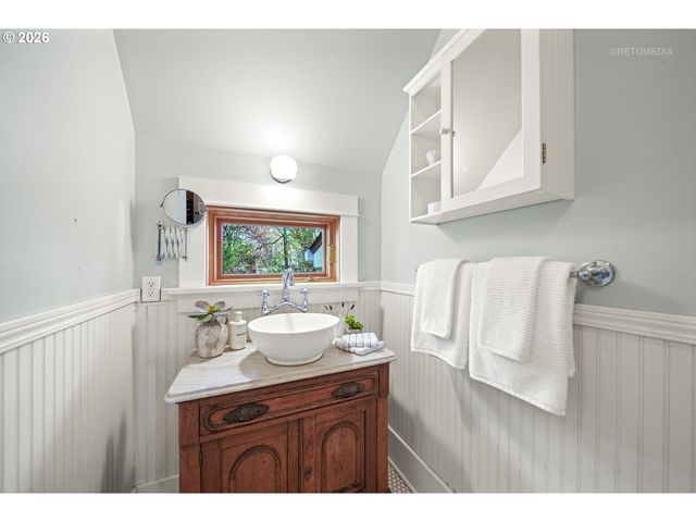 2304 17TH Ave, Forest Grove, OR 97116