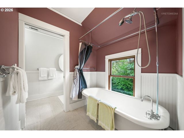 2304 17TH Ave, Forest Grove, OR 97116